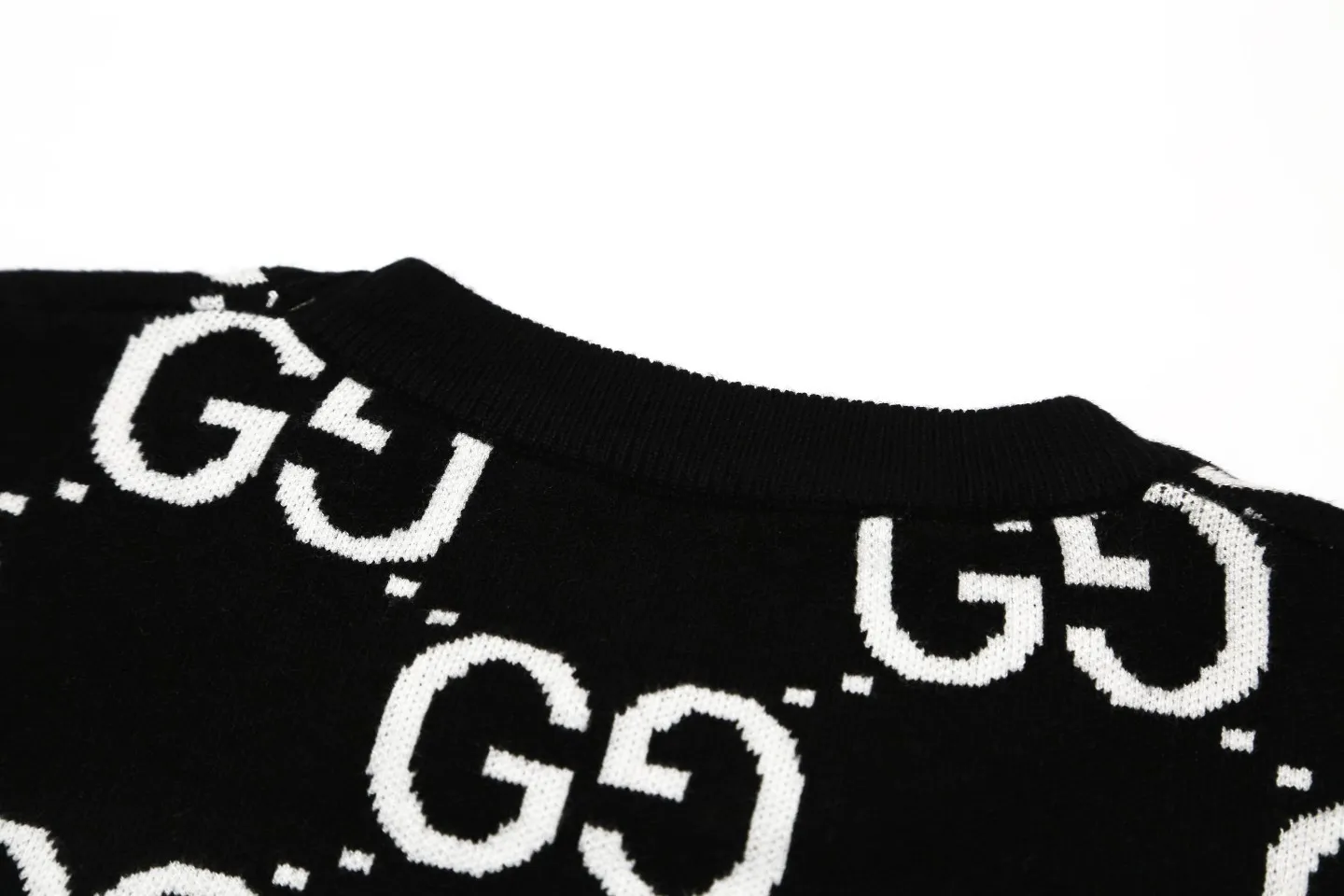 【2026】【GUCCI 公式旗艦店】グッチ  セーター好評に付き再入荷！ 240928