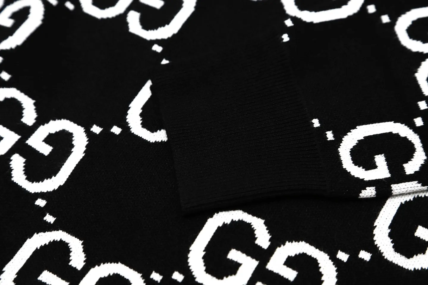 【2026】【GUCCI 公式旗艦店】グッチ  セーター好評に付き再入荷！ 240928