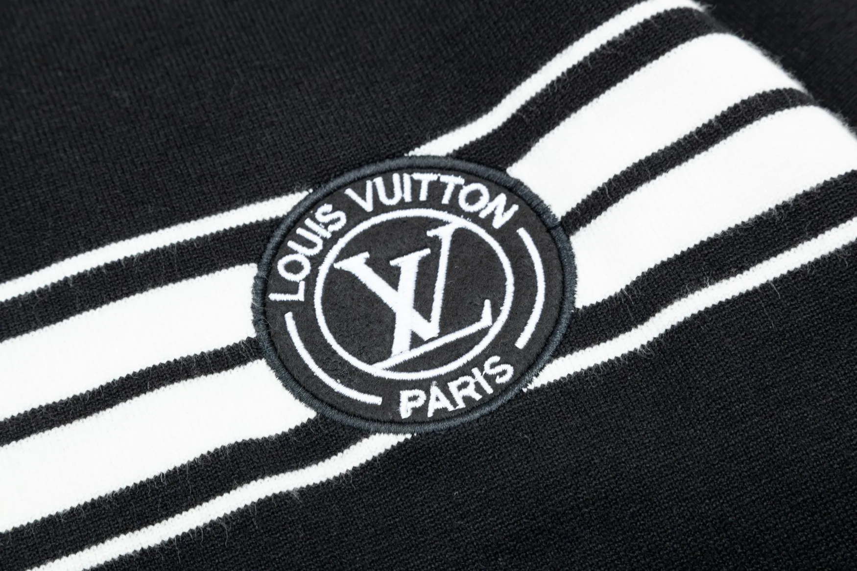 【2026】LV 【LOUIS VUITTON 公式旗艦店】ルイヴィトン  セーター好評に付き再入荷！ 240927