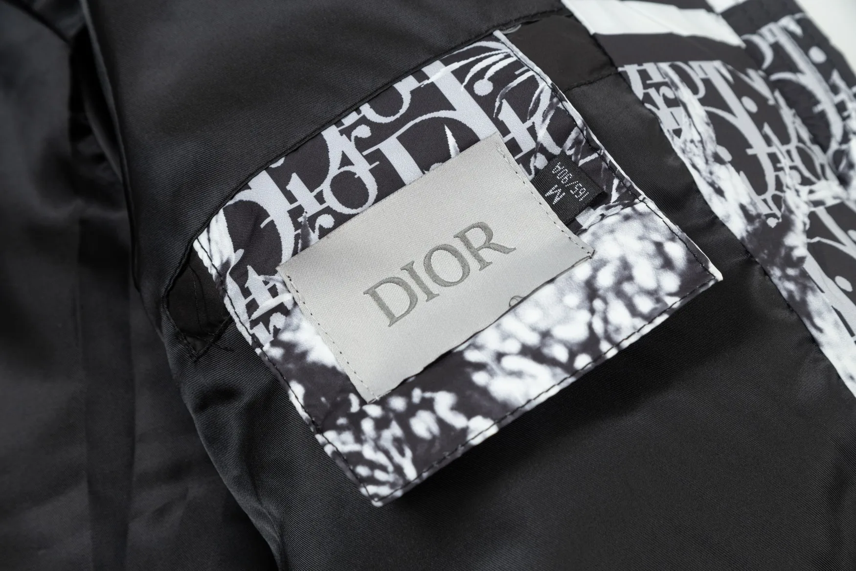 【2026】【DIOR 公式旗艦店】ディオール  ダウンジャケット ご好評に付き再入荷！240927