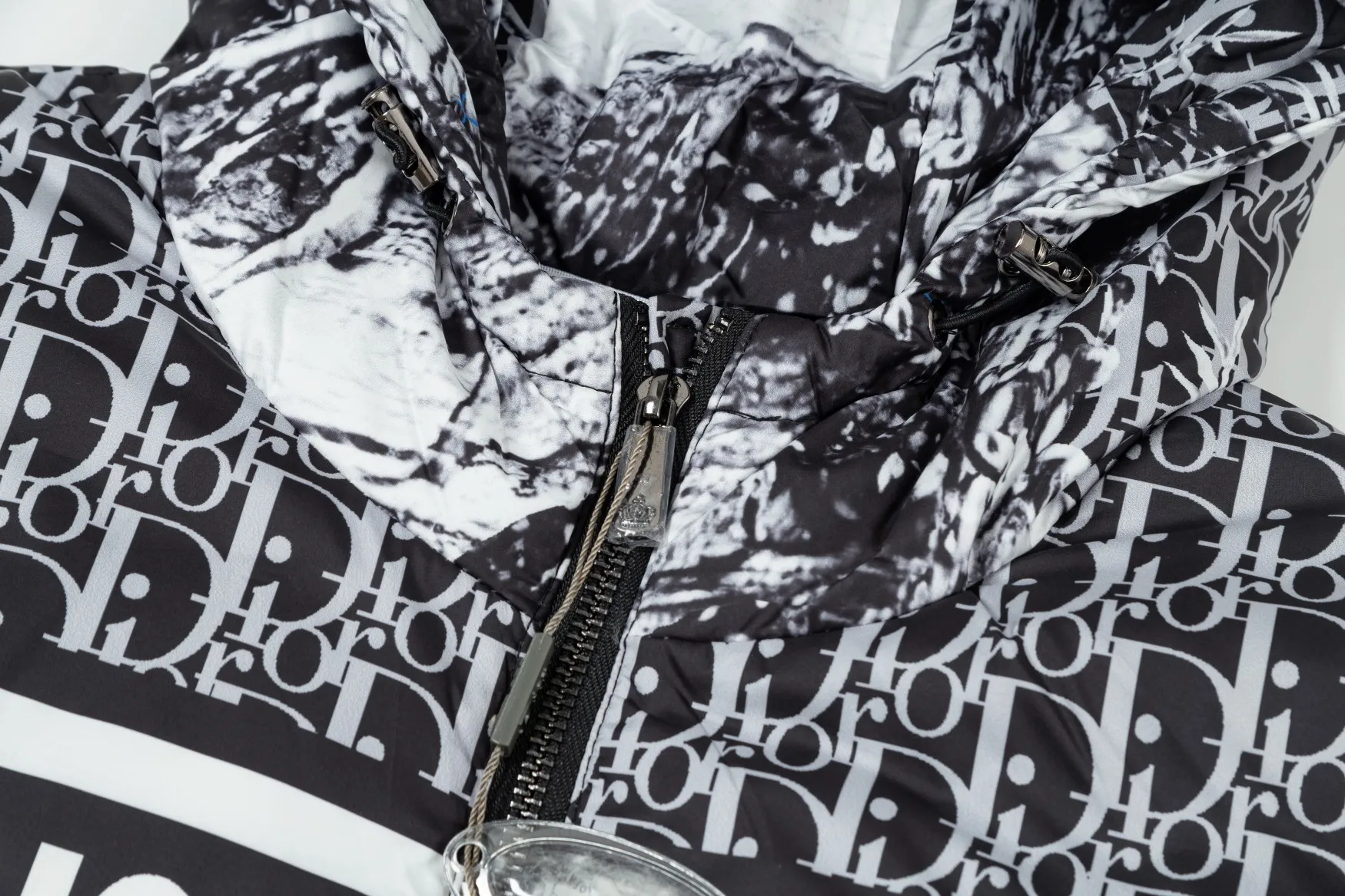 【2026】【DIOR 公式旗艦店】ディオール  ダウンジャケット ご好評に付き再入荷！240927