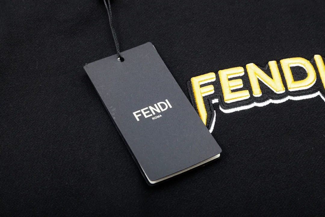 【2026】【FENDI  公式旗艦店】フェンディ  丸首の衛衣 スウェット ご好評に付き再入荷  240925