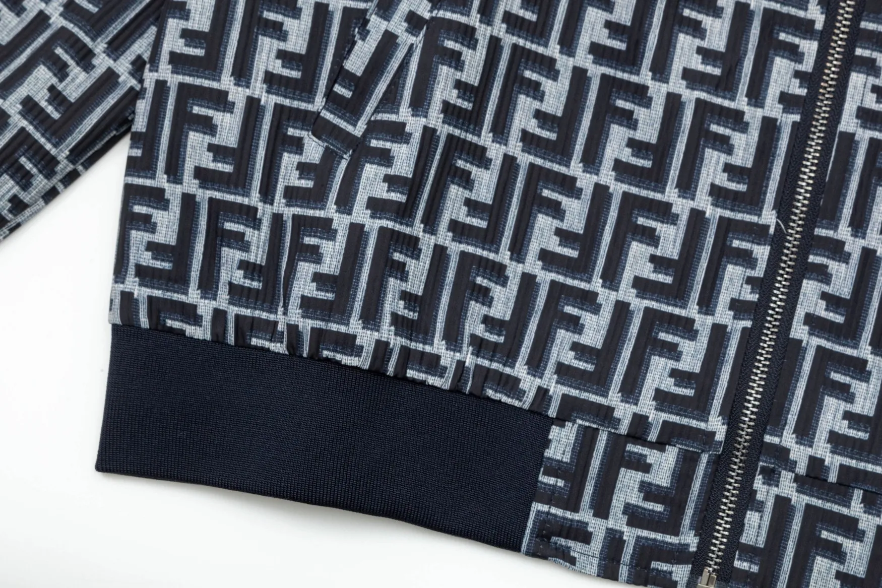 【2026】【FENDI】 フェンディ  ジャケット着  ご好評に付き再入荷！240921