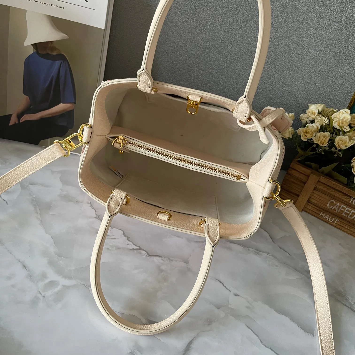 【2026】【LOUIS VUITTON 公式旗艦店】ルイヴィトン  ハンドバッグ  当日出荷 好評に付き再入荷！29*20*13CM   270911