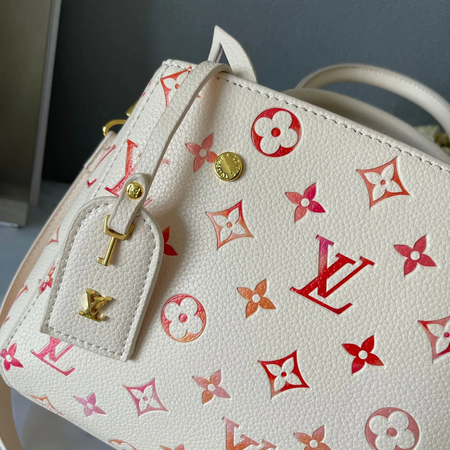 【2026】【LOUIS VUITTON 公式旗艦店】ルイヴィトン  ハンドバッグ  当日出荷 好評に付き再入荷！29*20*13CM   270911