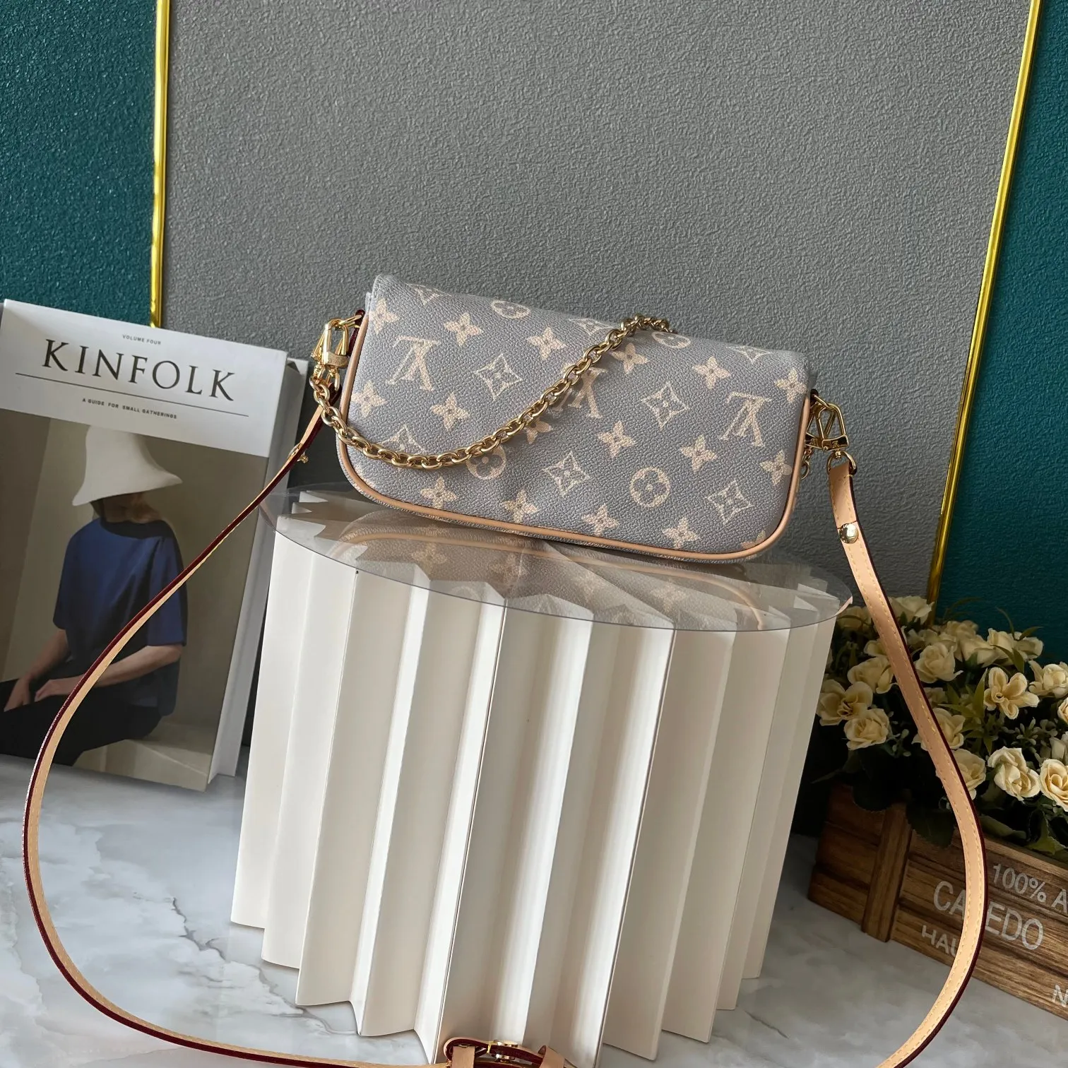 【2026】【LOUIS VUITTON 公式旗艦店】ルイヴィトン  斜めがけバッグ 当日出荷 好評に付き再入荷！21.5*6*13.5CM  240911
