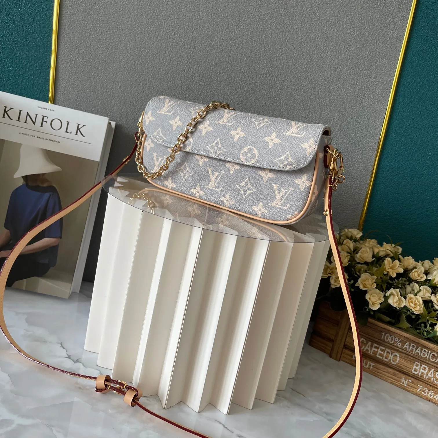 【2026】【LOUIS VUITTON 公式旗艦店】ルイヴィトン  斜めがけバッグ 当日出荷 好評に付き再入荷！21.5*6*13.5CM  240911