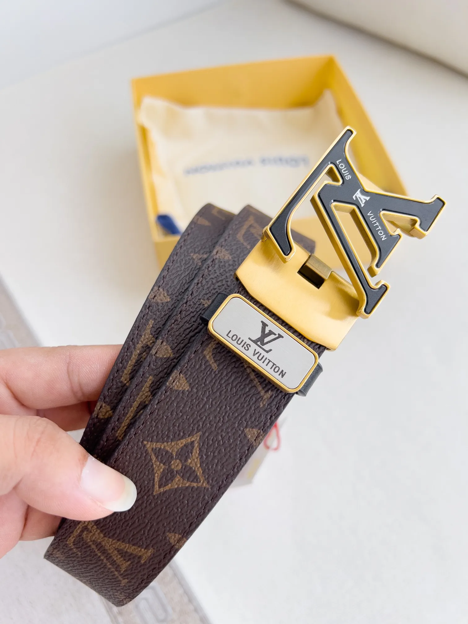 【2026】LV【LOUIS VUITTON】(ルイヴィトン) 3.5cmベルト メンズ  240903