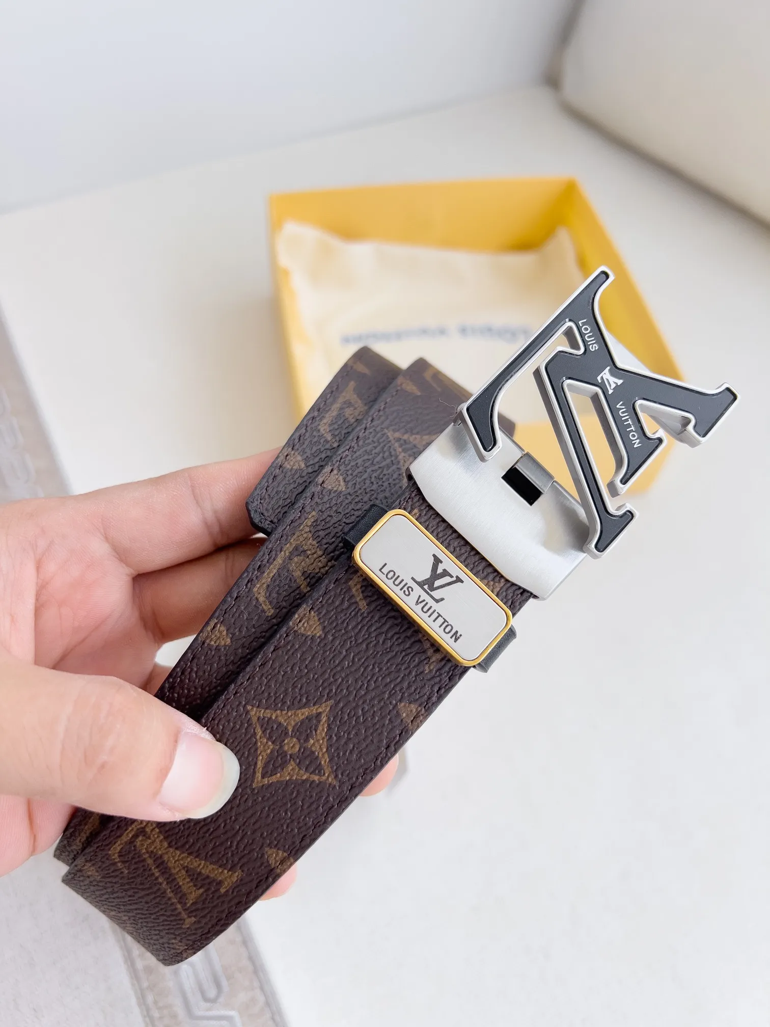 【2026】LV【LOUIS VUITTON】(ルイヴィトン) 3.5cmベルト メンズ  240903