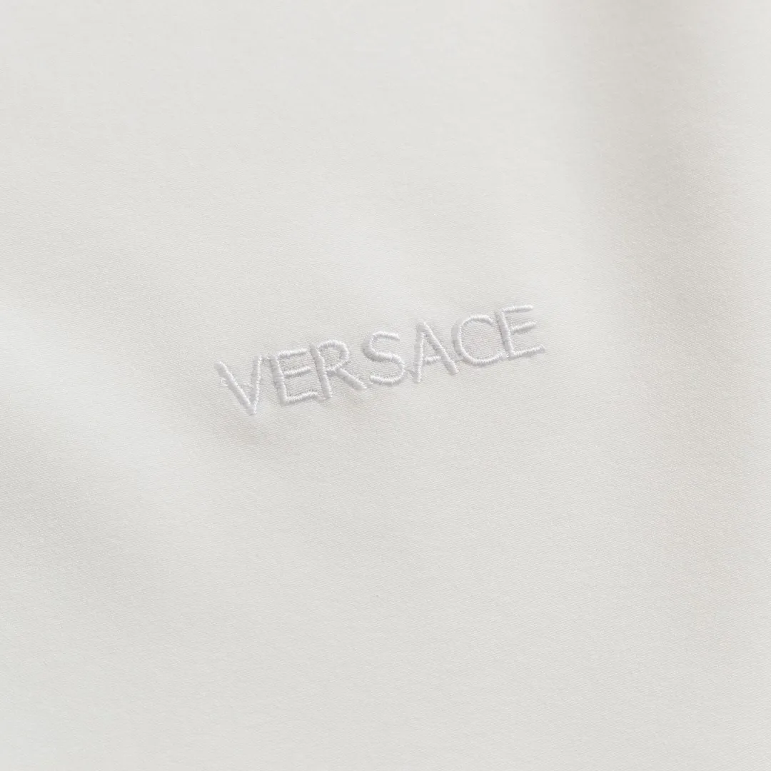 【2026】【VERSACE 公式旗艦店】ヴェルサーチ  シャツ  ご好評に付き再入荷  240831