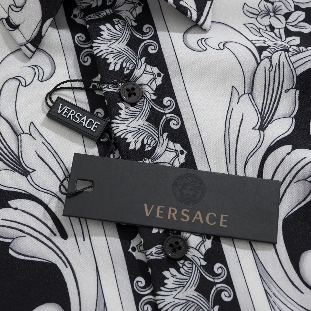 【2026】【VERSACE 公式旗艦店】ヴェルサーチ  シャツ  ご好評に付き再入荷  240831