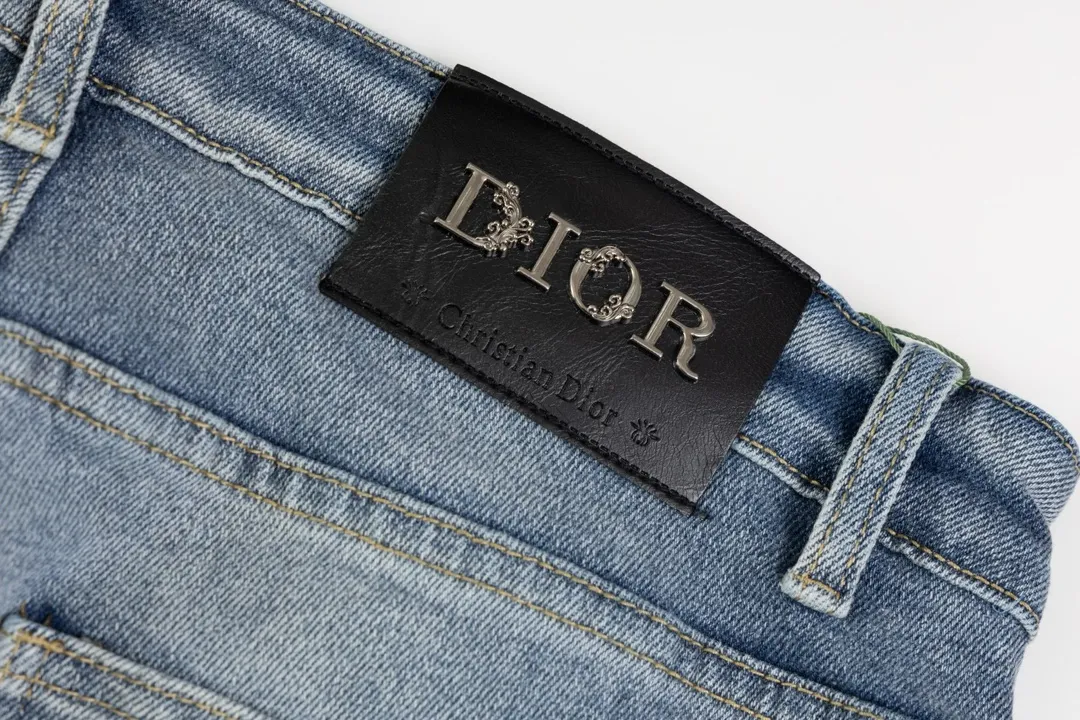 【2026】【DIOR 公式旗艦店】ディオール  ジーパン  ご好評に付き再入荷  240831