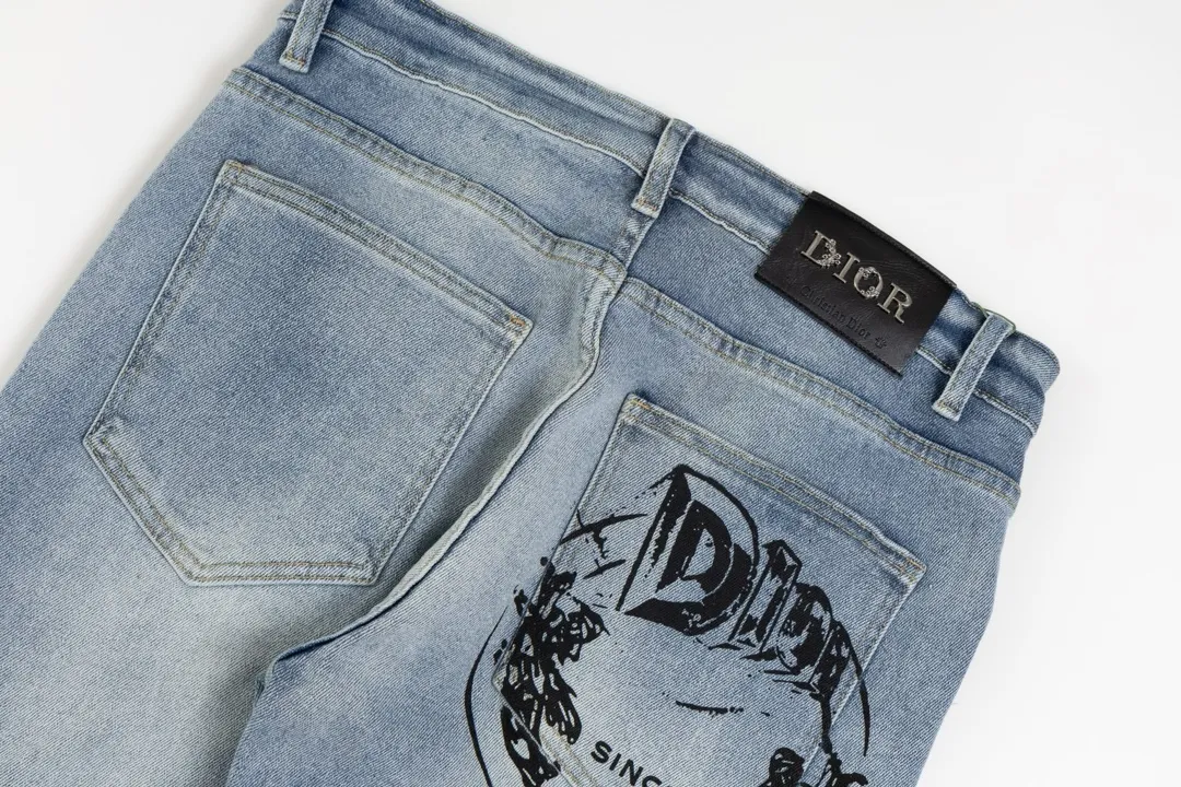 【2026】【DIOR 公式旗艦店】ディオール  ジーパン  ご好評に付き再入荷  240831