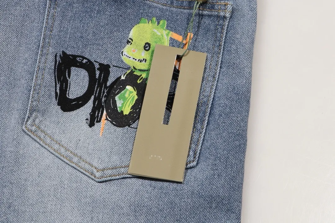 【2026】【DIOR 公式旗艦店】ディオール  ジーパン  ご好評に付き再入荷  240831