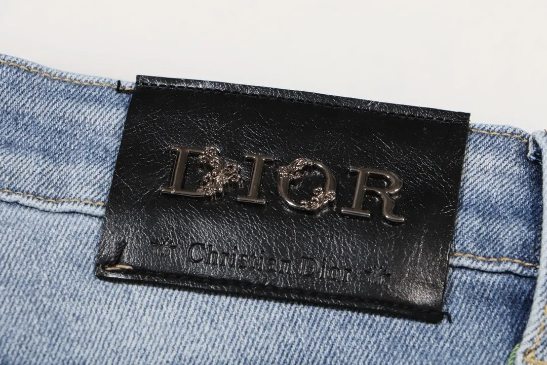 【2026】【DIOR 公式旗艦店】ディオール  ジーパン  ご好評に付き再入荷  240831