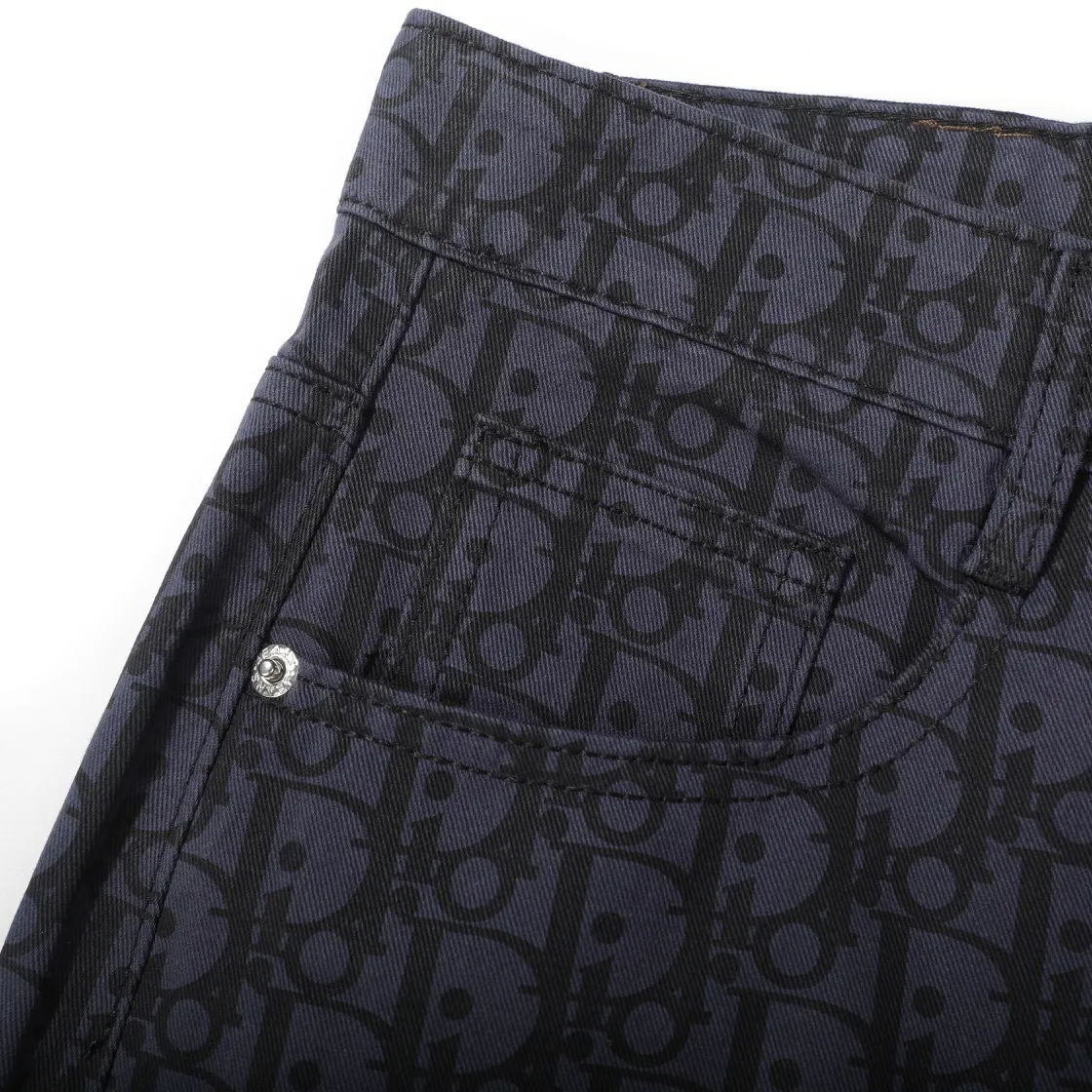 【2026】【DIOR 公式旗艦店】ディオール  ジーパン  ご好評に付き再入荷  240831