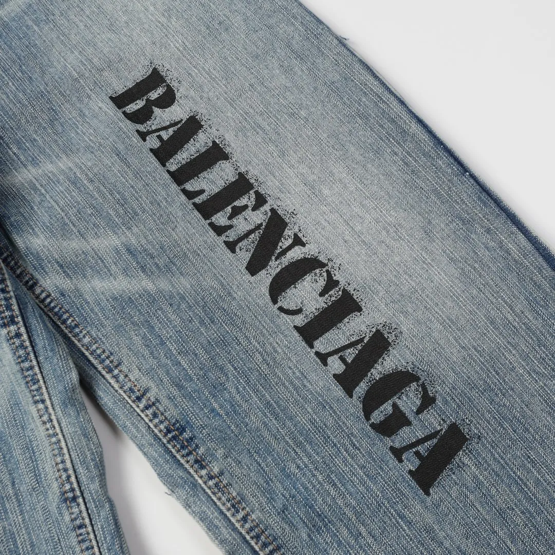 【2026】【BALENCIAGA 公式旗艦店】バレンシアガ  ジーパン  ご好評に付き再入荷  240830