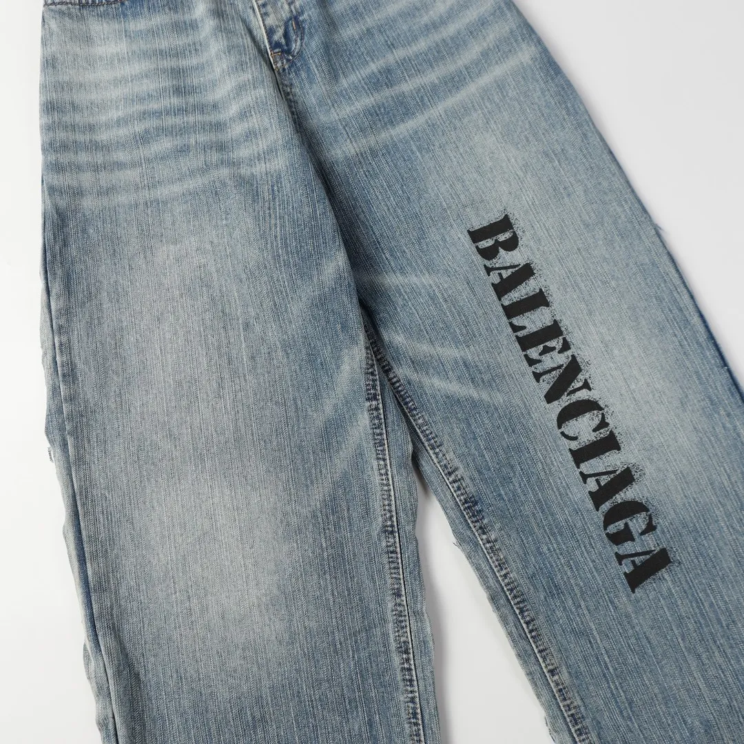 【2026】【BALENCIAGA 公式旗艦店】バレンシアガ  ジーパン  ご好評に付き再入荷  240830