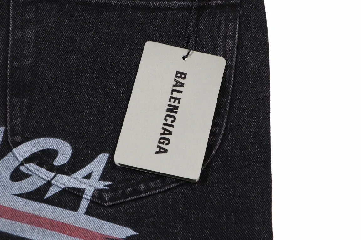 【2026】【BALENCIAGA 公式旗艦店】バレンシアガ  ジーパン  ご好評に付き再入荷  240830