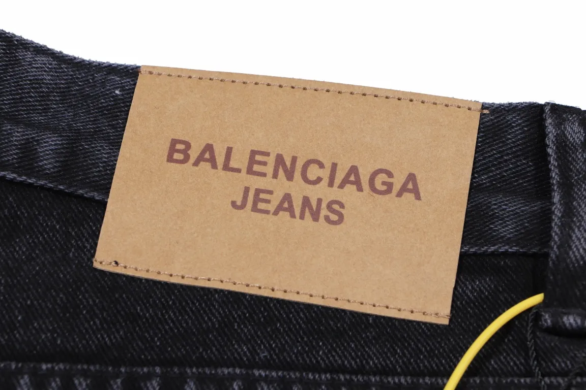 【2026】【BALENCIAGA 公式旗艦店】バレンシアガ  ジーパン  ご好評に付き再入荷  240830