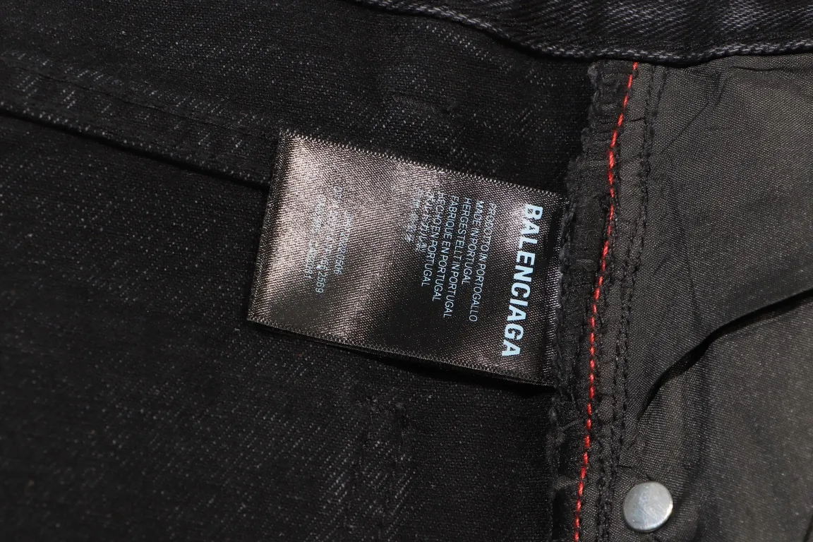 【2026】【BALENCIAGA 公式旗艦店】バレンシアガ  ジーパン  ご好評に付き再入荷  240830