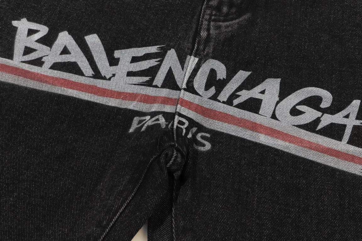 【2026】【BALENCIAGA 公式旗艦店】バレンシアガ  ジーパン  ご好評に付き再入荷  240830