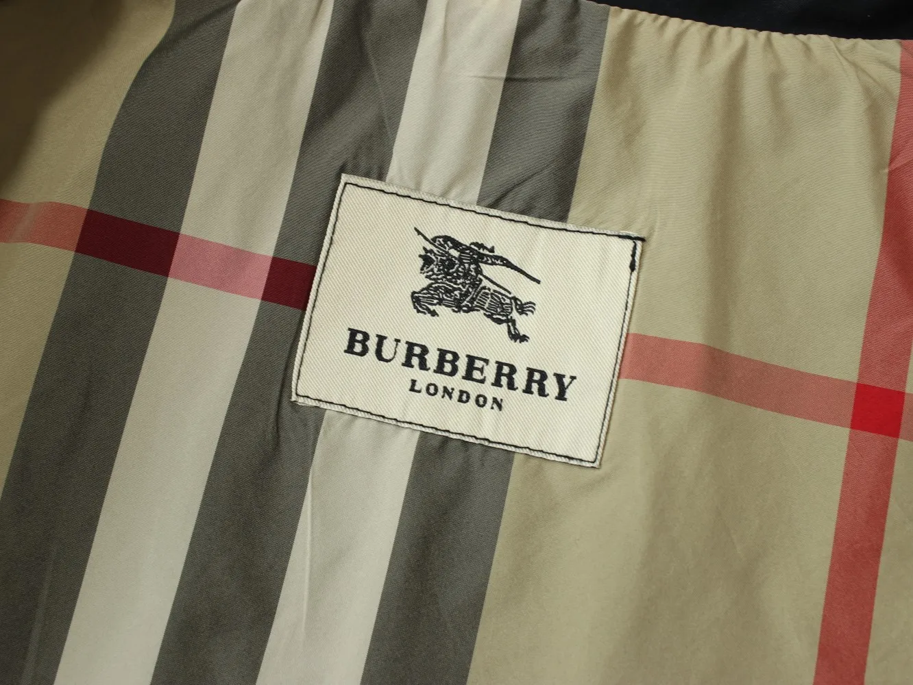 【2026】【BURBERRY  公式旗艦店】バーバリー  ジャケット着 好評に付き再入荷 240827