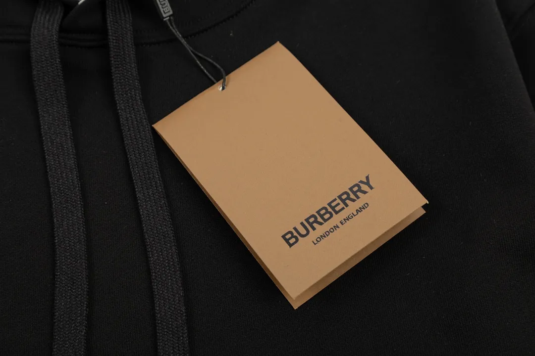 【2026】【BURBERRY 公式旗艦店】バーバリー パーカースウェットご好評に付き再入荷 240805