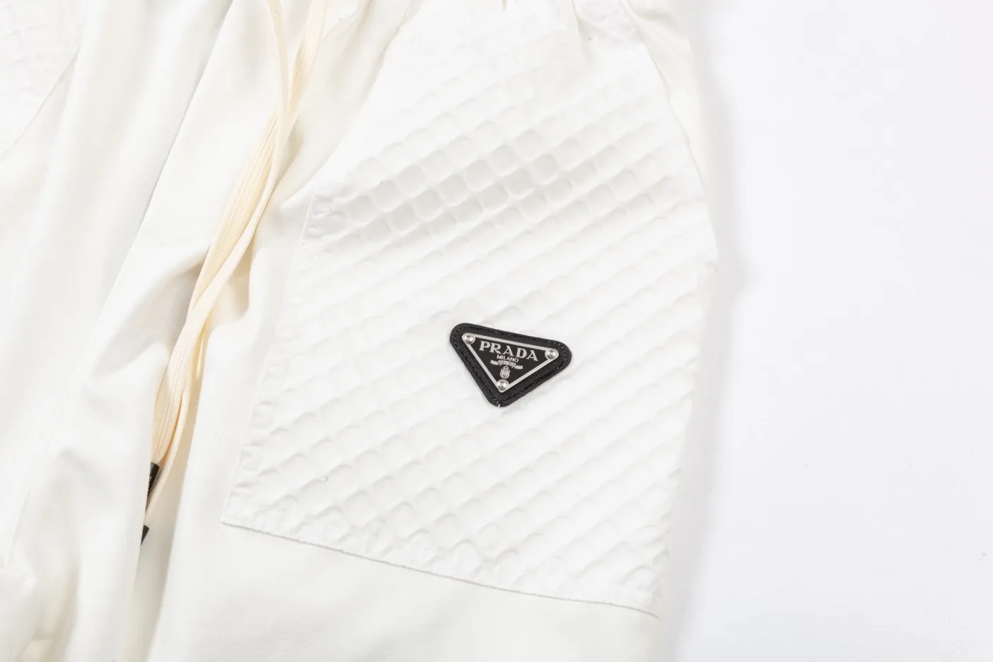 【2026】【PRADA  公式旗艦店】プラダ  ショートパンツ  ご好評に付き再入荷 240803