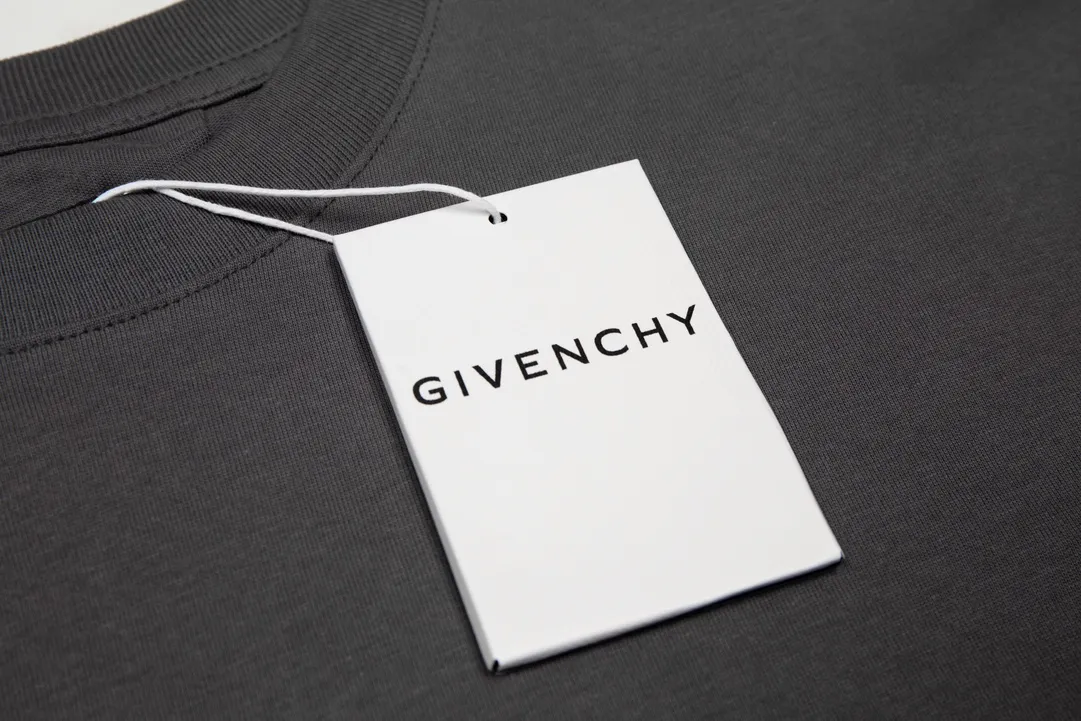 【2026】【GIVENCHY  公式旗艦店】ジバンシー  Tシャツご好評に付き再入荷 240803