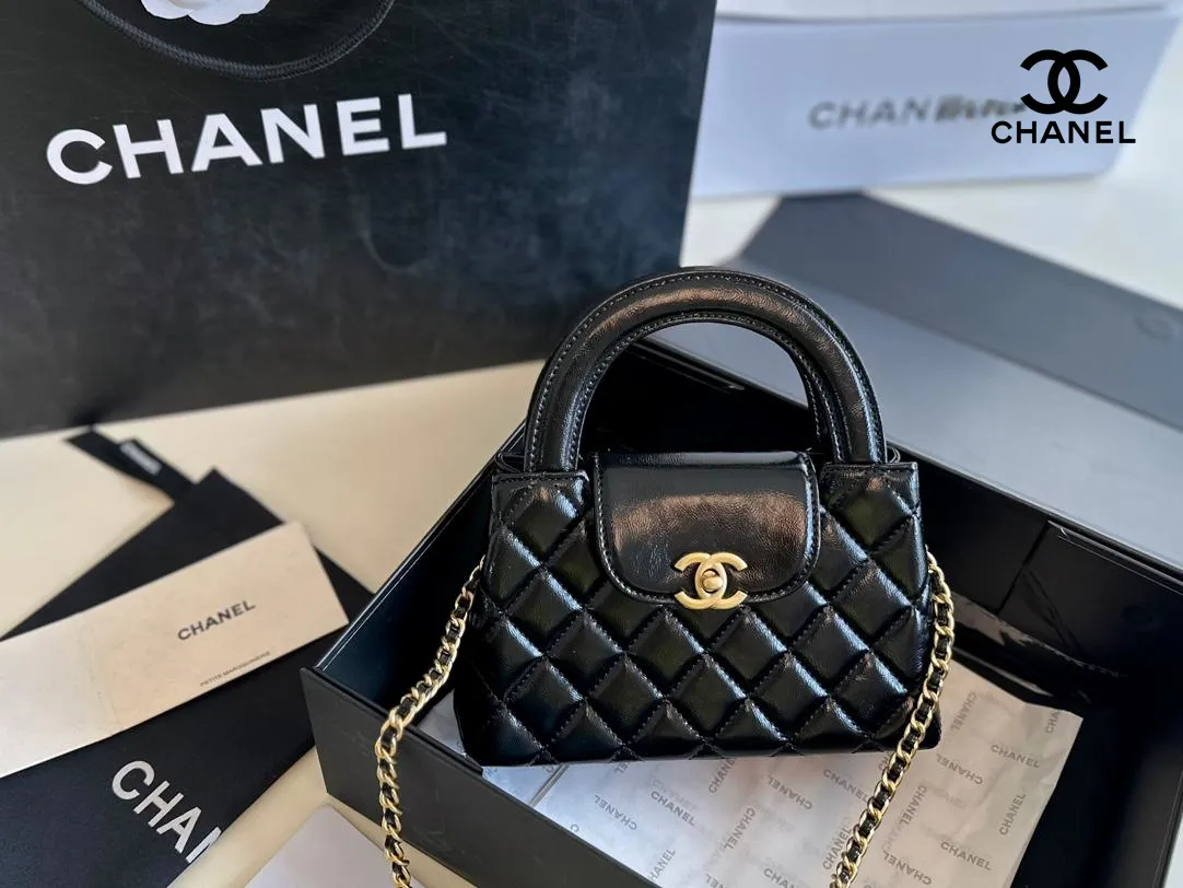 【2026】【CHANEL 公式旗艦店】シャネル 斜めがけバッグ 当日出荷 好評に付き再入荷！19*12CM  240723