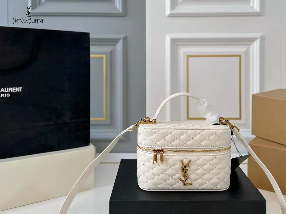 【2026】【YSL SAINT LAURENT 公式旗艦店】サンローラン   斜めがけバッグ 当日出荷 好評に付き再入荷！18*12CM  240722