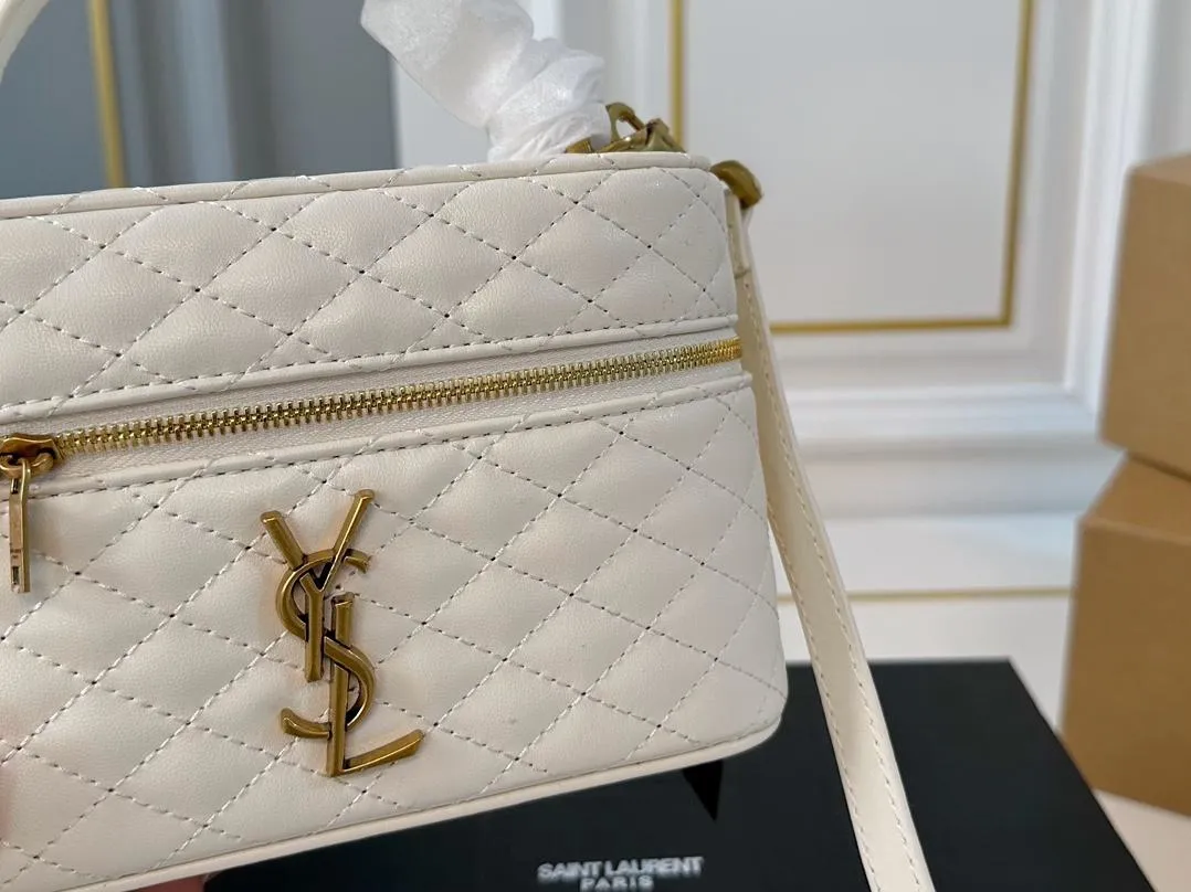 【2026】【YSL SAINT LAURENT 公式旗艦店】サンローラン   斜めがけバッグ 当日出荷 好評に付き再入荷！18*12CM  240722