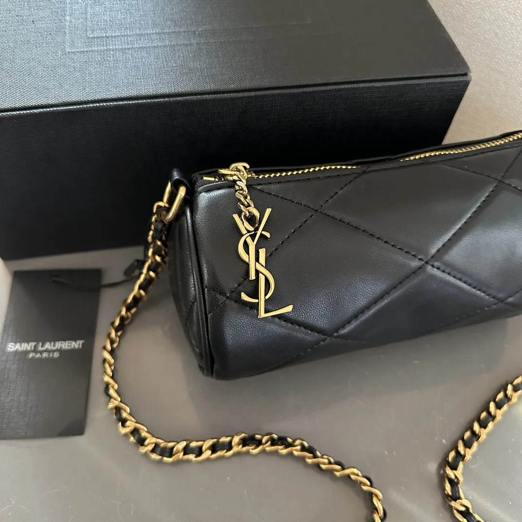 【2026】【YSL SAINT LAURENT 公式旗艦店】サンローラン   斜めがけバッグ 当日出荷 好評に付き再入荷！20*10CM  240722