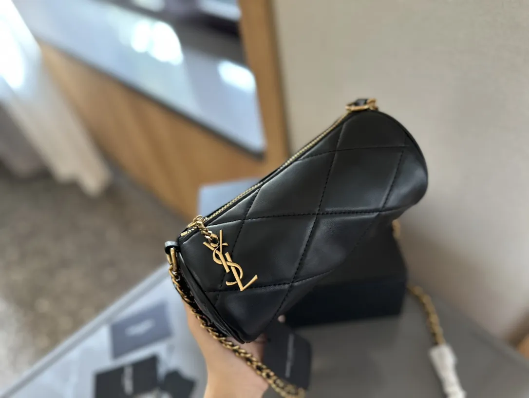 【2026】【YSL SAINT LAURENT 公式旗艦店】サンローラン   斜めがけバッグ 当日出荷 好評に付き再入荷！20*10CM  240722