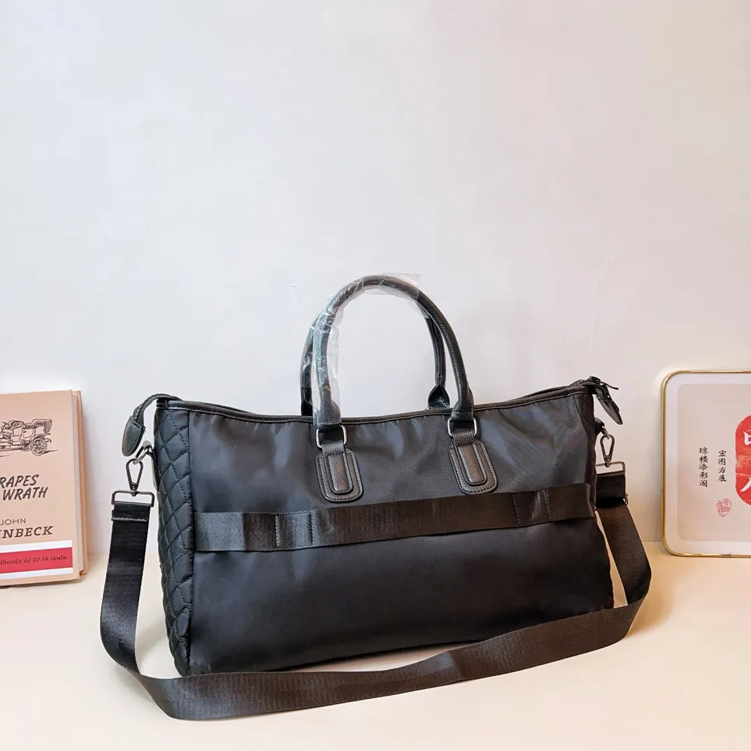 【2026】【YSL SAINT LAURENT 公式旗艦店】サンローラン  旅行かばん 当日出荷 好評に付き再入荷！54*31CM 240722