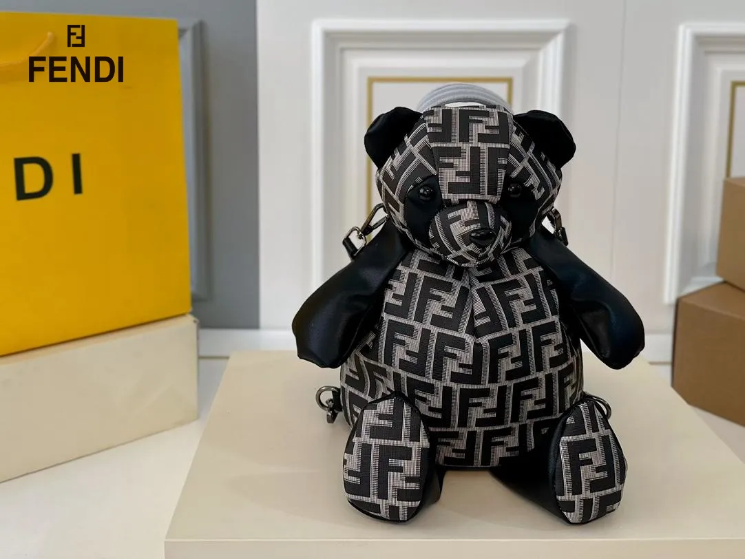 【2026】【FENDI  公式旗艦店】フェンディ  リュックサック  当日出荷 好評に付き再入荷！17*30CM  240720