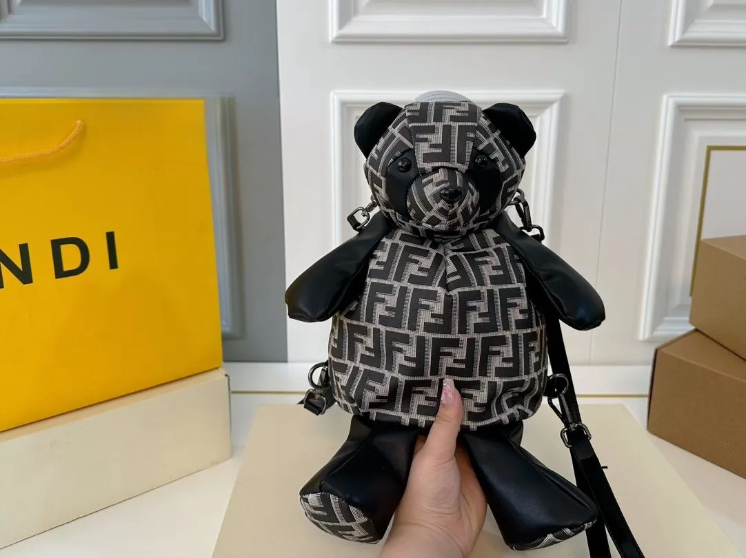 【2026】【FENDI  公式旗艦店】フェンディ  リュックサック  当日出荷 好評に付き再入荷！17*30CM  240720