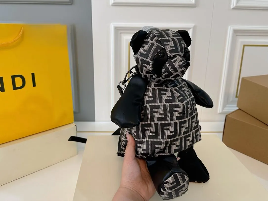 【2026】【FENDI  公式旗艦店】フェンディ  リュックサック  当日出荷 好評に付き再入荷！17*30CM  240720