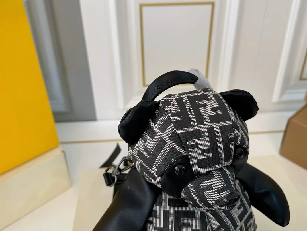 【2026】【FENDI  公式旗艦店】フェンディ  リュックサック  当日出荷 好評に付き再入荷！17*30CM  240720