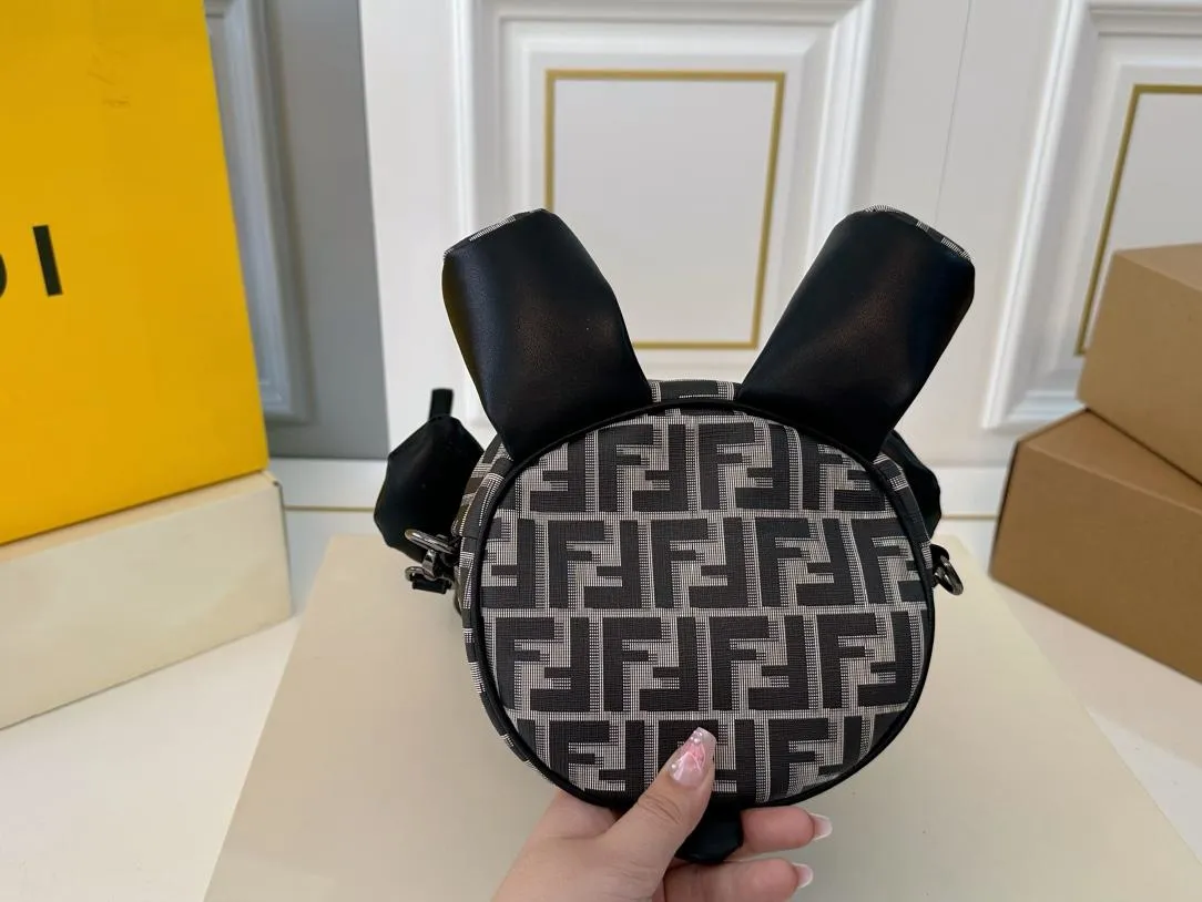 【2026】【FENDI  公式旗艦店】フェンディ  リュックサック  当日出荷 好評に付き再入荷！17*30CM  240720