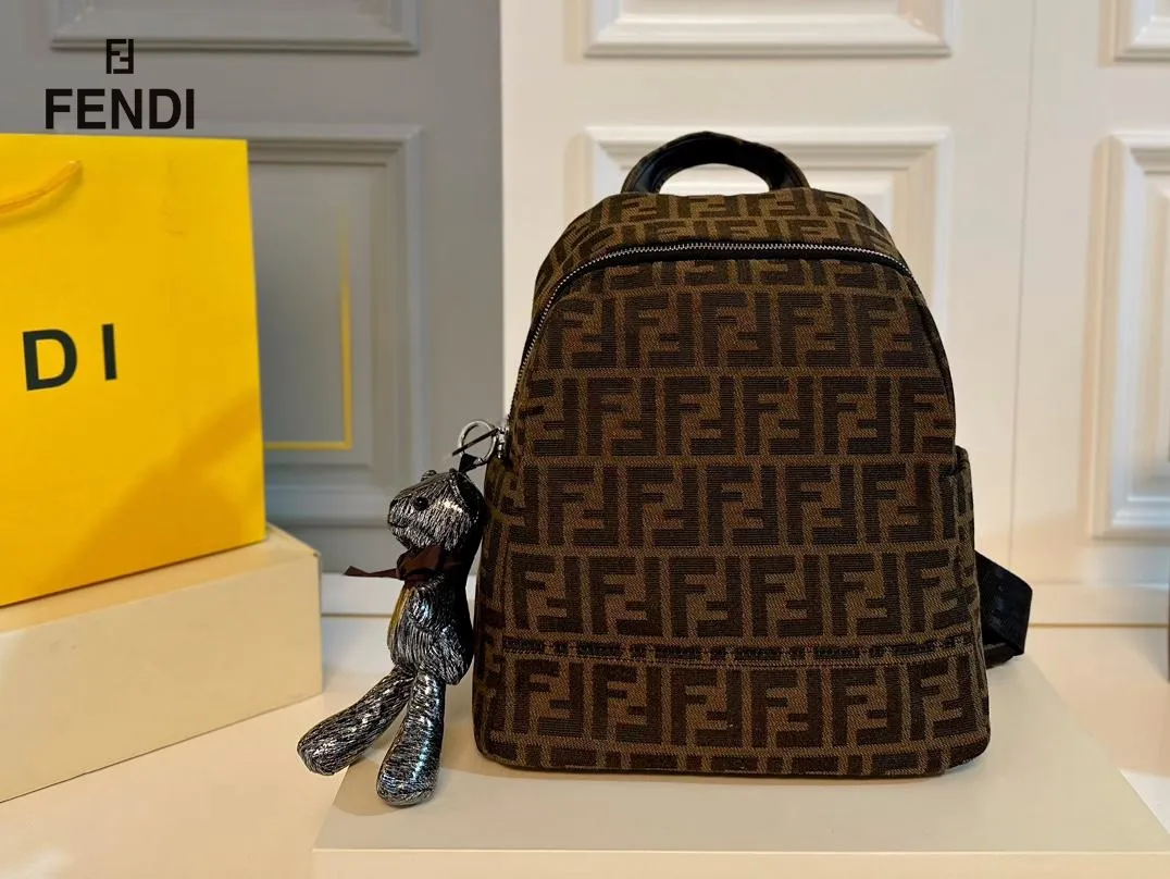 【2026】【FENDI  公式旗艦店】フェンディ  リュックサック  当日出荷 好評に付き再入荷！28*31CM  240720