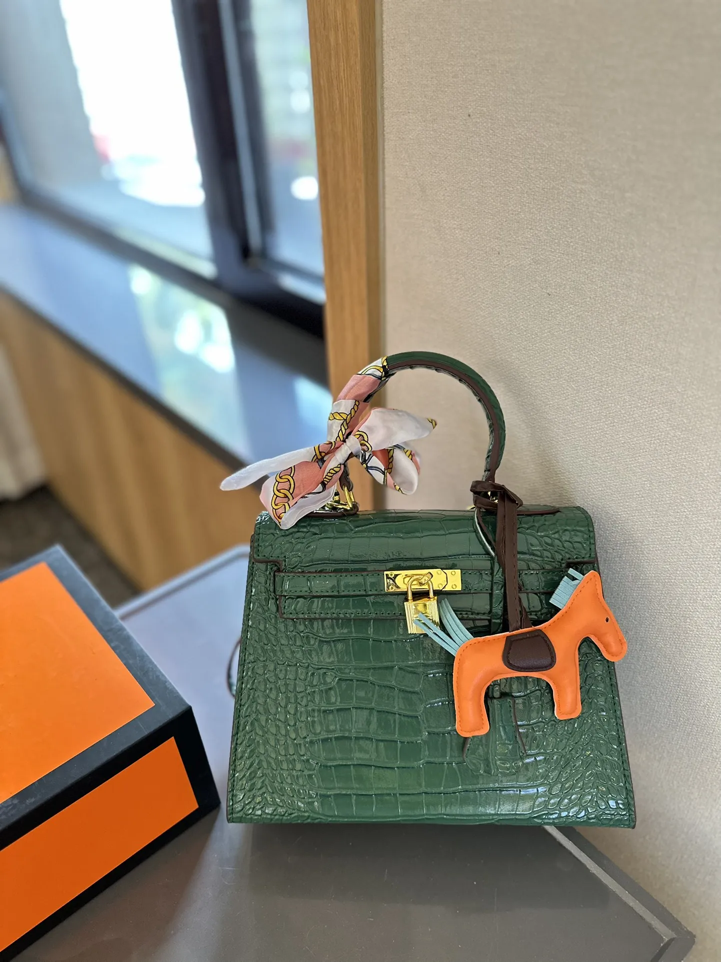【2026】【Hermès 公式旗艦店】エルメス 斜めがけバッグ 当日出荷 好評に付き再入荷！25CM  240724