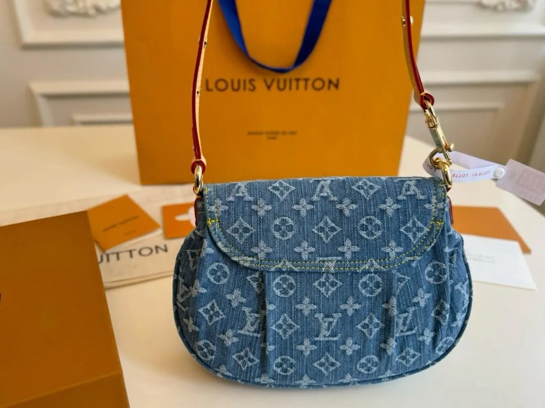 【2026】【LOUIS VUITTON 公式旗艦店】ルイヴィトン  斜めがけバッグ 当日出荷 好評に付き再入荷！24*18CM  1240722