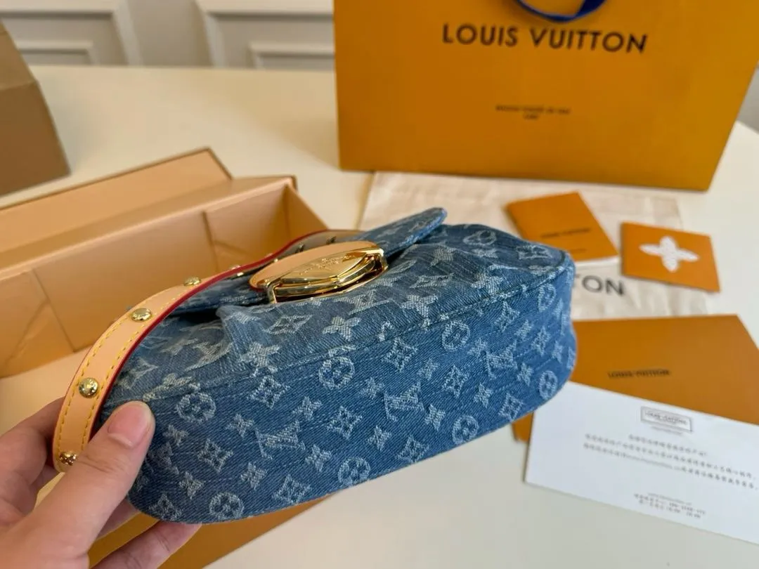 【2026】【LOUIS VUITTON 公式旗艦店】ルイヴィトン  斜めがけバッグ 当日出荷 好評に付き再入荷！24*18CM  1240722