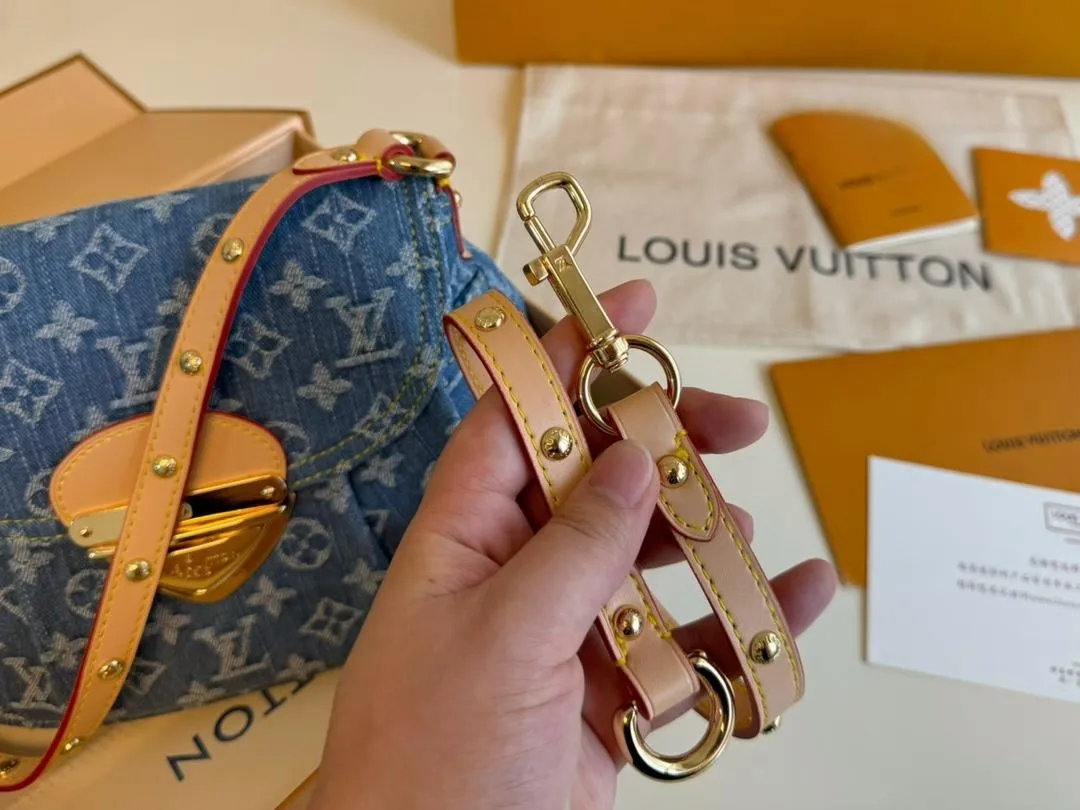 【2026】【LOUIS VUITTON 公式旗艦店】ルイヴィトン  斜めがけバッグ 当日出荷 好評に付き再入荷！24*18CM  1240722