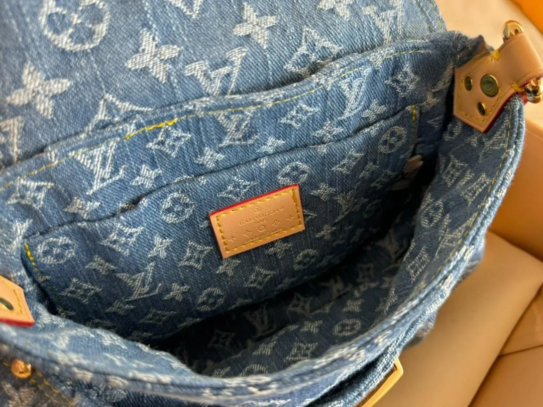 【2026】【LOUIS VUITTON 公式旗艦店】ルイヴィトン  斜めがけバッグ 当日出荷 好評に付き再入荷！24*18CM  1240722