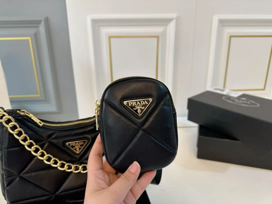 【2026】【PRADA  公式 旗艦店】プラダ  斜めがけバッグ 当日出荷 好評に付き再入荷！26*13CM 240719