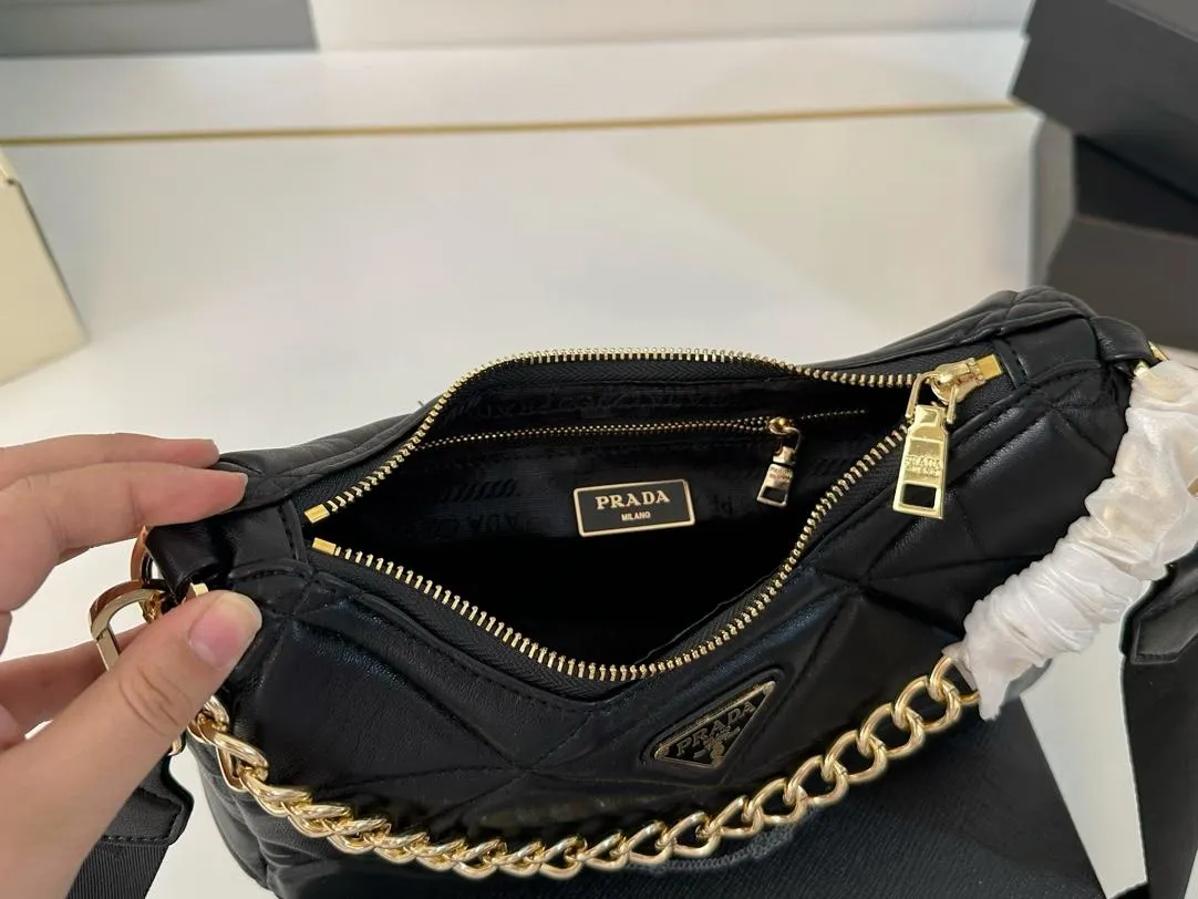 【2026】【PRADA  公式 旗艦店】プラダ  斜めがけバッグ 当日出荷 好評に付き再入荷！26*13CM 240719