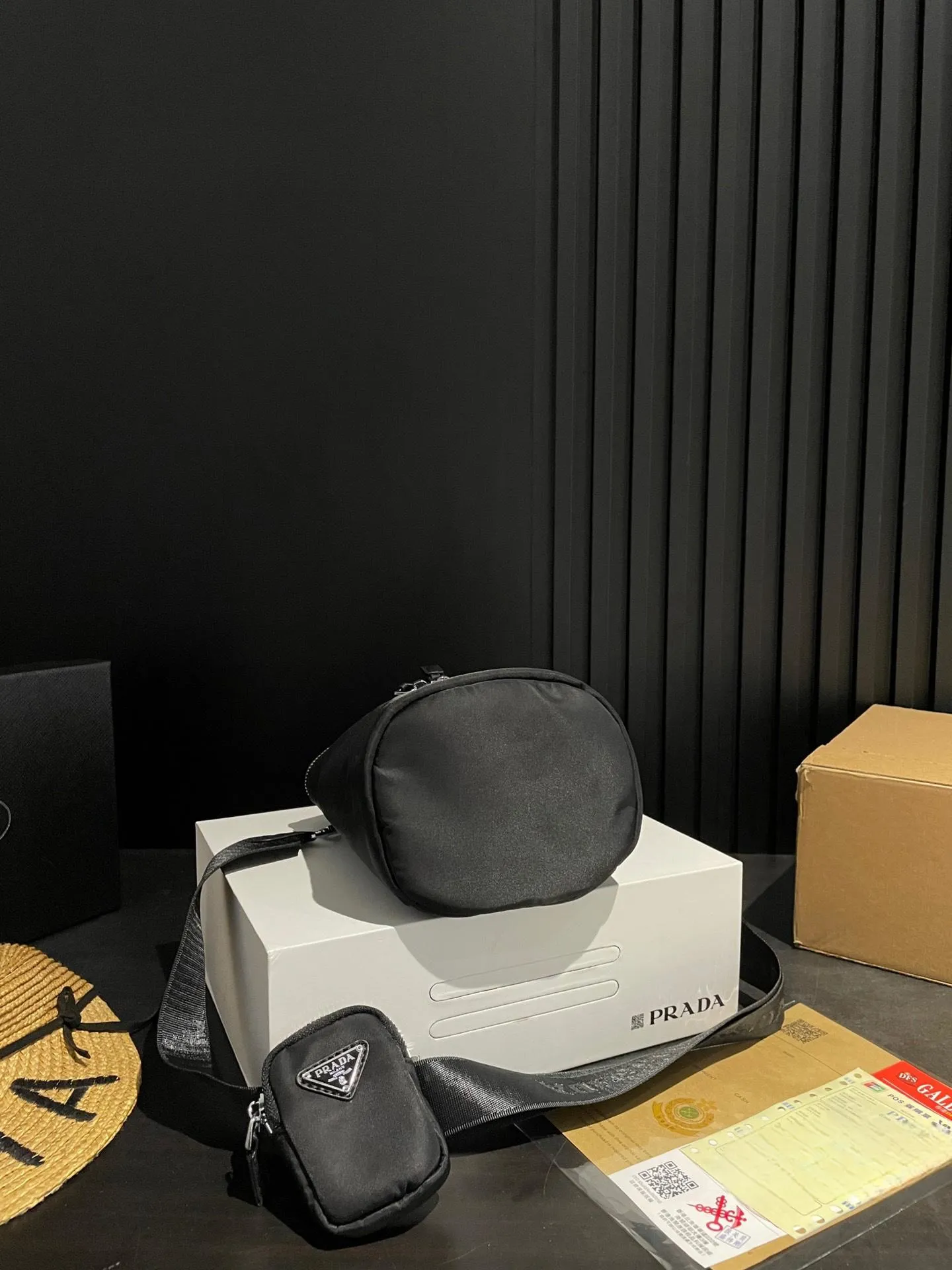 【2026】【PRADA  公式 旗艦店】プラダ  斜めがけバッグ 当日出荷 好評に付き再入荷！20*16CM  240719